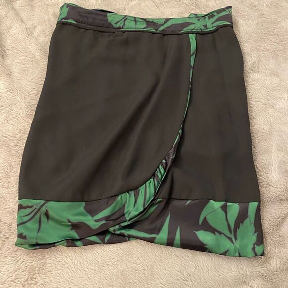 Armani Collezioni 100% satin silk tulip skirt, size 8 - Picture 8 of 10